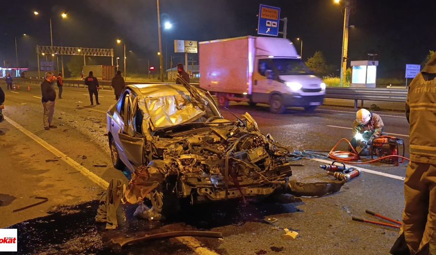 Feci Kaza: Otomobil Kamyonun Altına Girdi, Sürücü Ağır Yaralandı