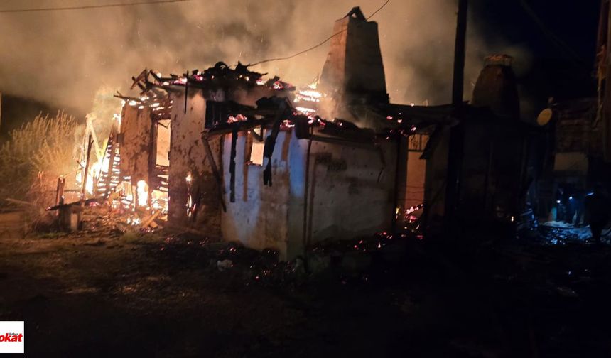 Reşadiye’de Beşdere Köyünde korkutan Yangın: 3 Ev alevlere teslim oldu