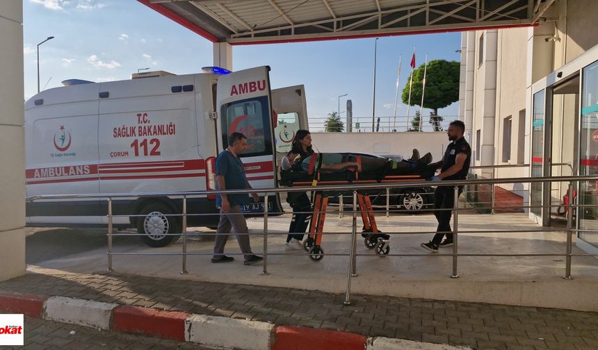 Köy yolunda korkutan kaza: Kafa kafaya çarpışma sonrası hastaneye kaldırıldılar