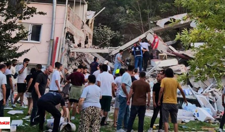 Balıkesir'de 1 Gecede 100 Deprem Oldu  Geceyi Sokakta Geçirdiler Sallantılar Sürüyor