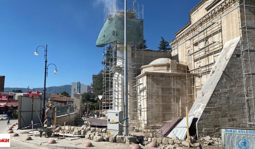 540 Yıllık Gülbahar Hatun Camii’nde Restorasyon Sürüyor: Minare Yeniden Yükseliyor