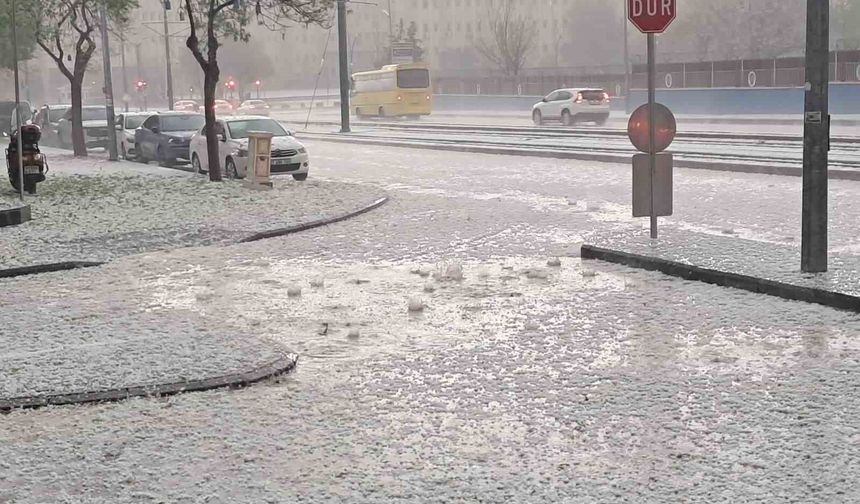Tokatlı Valinin şehrine ceviz büyüklüğünde dolu yağdı