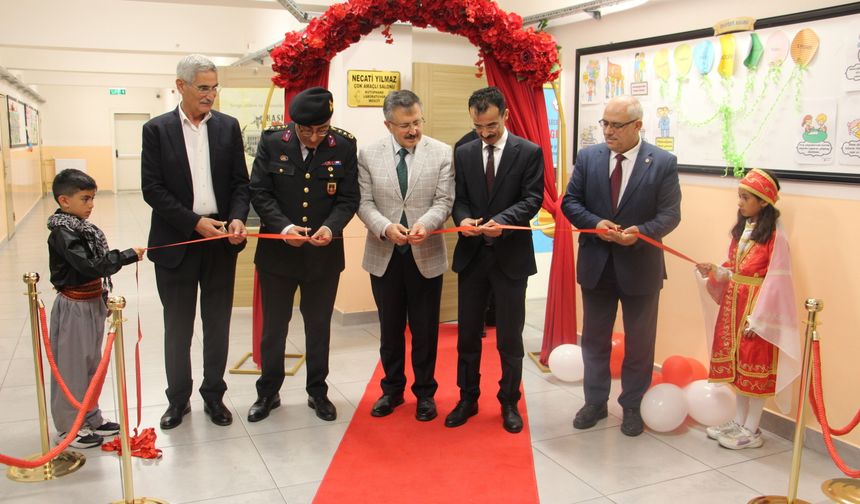 Pazar'a çok amaçlı kütüphane
