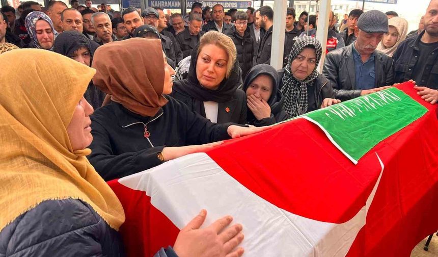 11 yaşındaki Almina'nın son yolculuğunda annenin ağıtları yürek yaktı