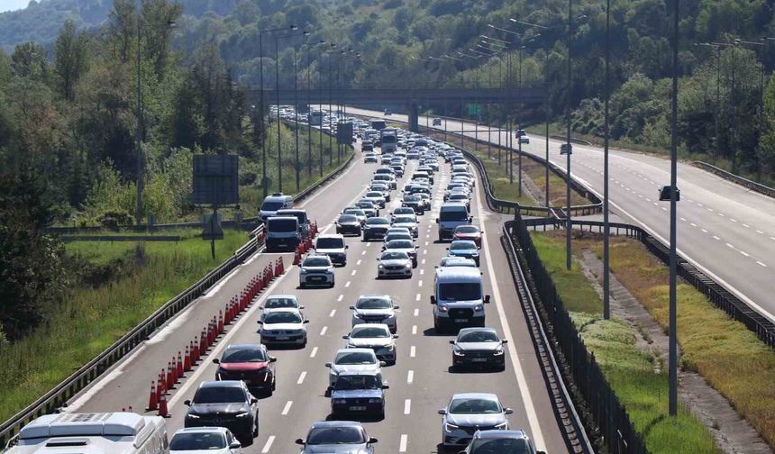 Bayram tatili bitti: Trafik durma noktasına geldi