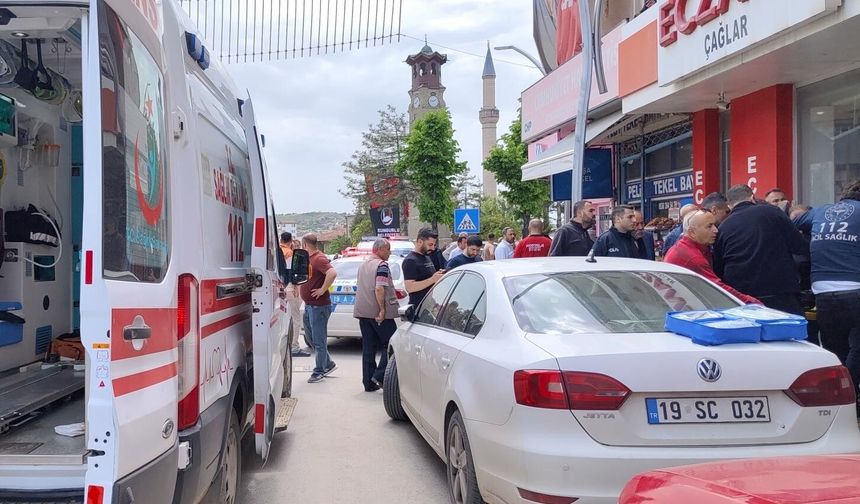 Caddede karşılaştığı husumetlisini bıçakladı