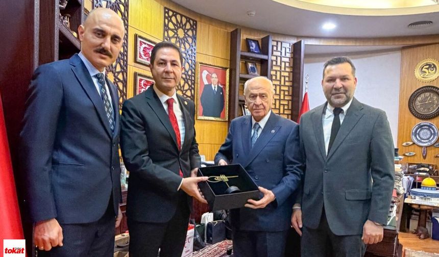 Tokat'ta Çekilen Onbeşliler Dizisinin Yapımcıları ve Senaristinden Bahçeli'ye Ziyaret