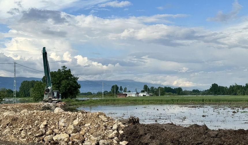 Tokat'ın Bu İlçesinde Yol Trafiğe Kapatıldı Taşkın Riski Alarmı Verildi