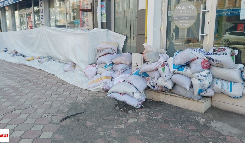 Taşkın Riski Turhal’ı Harekete Geçirdi: İş Yerleri Tek Tek Kapatılıyor