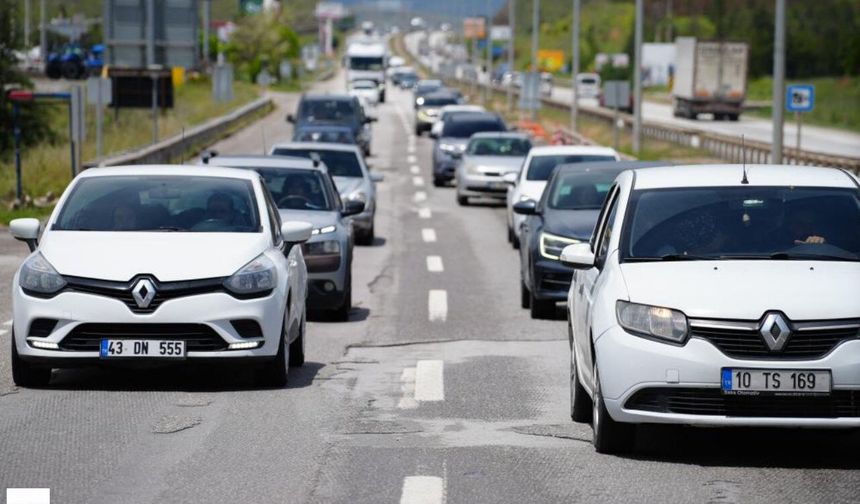 Bayram Trafiği Başladı: 43 İlin Kavşağında Yoğunluk Arttı
