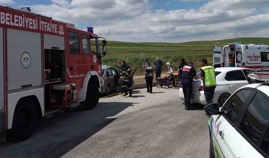 İki otomobil çarpıştı: 1 yaralı