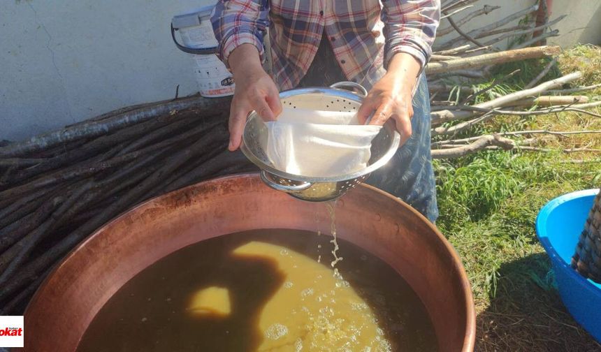 Karadeniz'de pekmez mesaisi: Şifa kazanı kaynıyor, 1 günde 4 kilo çıkıyor