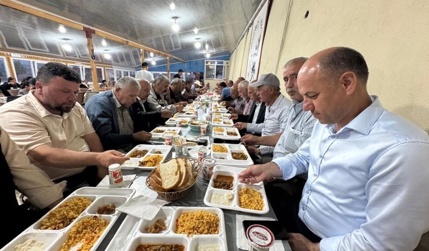 Reşadiye'de Muharrem Sofrası Kuruldu, Birlik Mesajları Dikkat Çekti