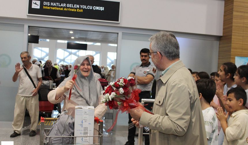Tokat Havalimanı’nda Hasret Bitti: Hacılar Sevdiklerine Kavuştu