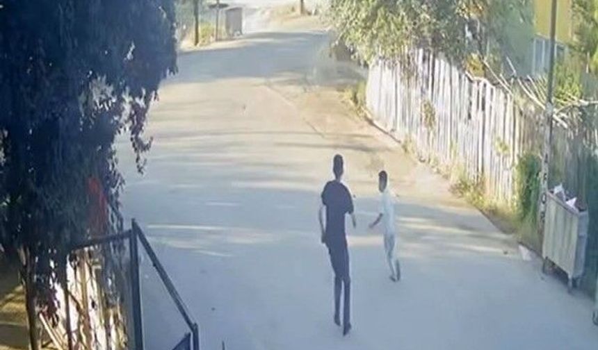 Deprem anında çocukların panik dolu kaçışı kamerada