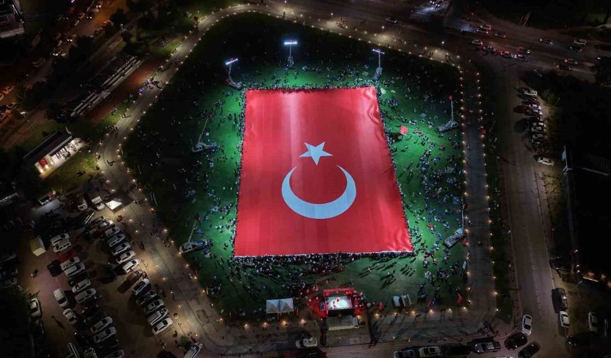Dünyanın en büyük Türk bayrağı açıldı