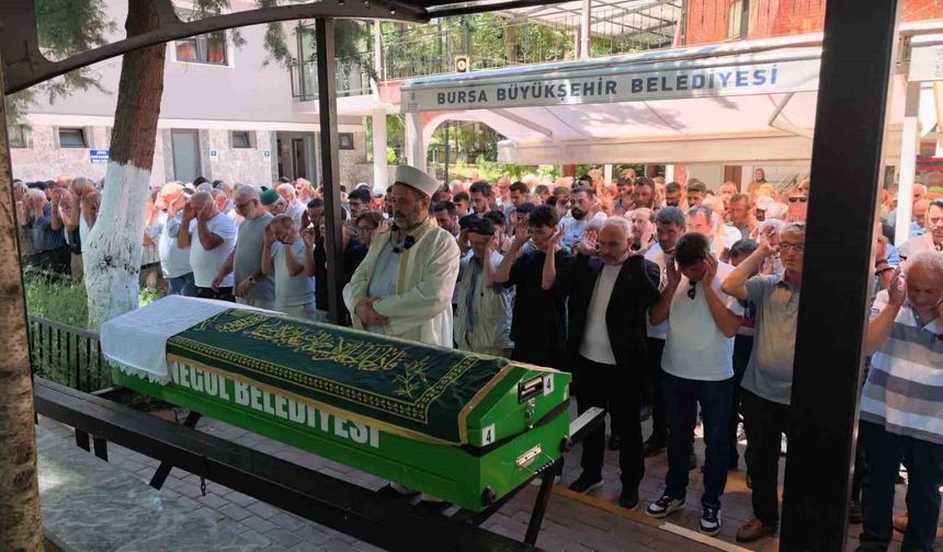 Genç uzman çavuş, gözyaşlarıyla son yolculuğuna uğurladı