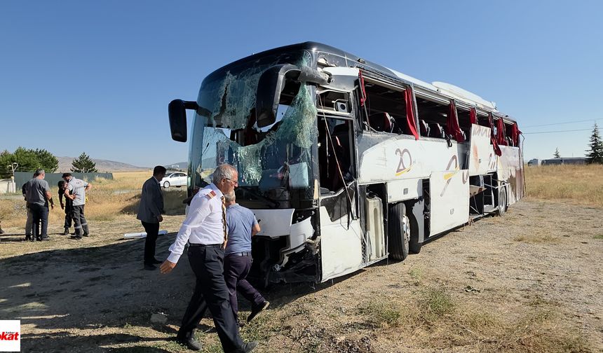 Yolcu otobüsü devrildi: Çok Sayıda Yaralı Var