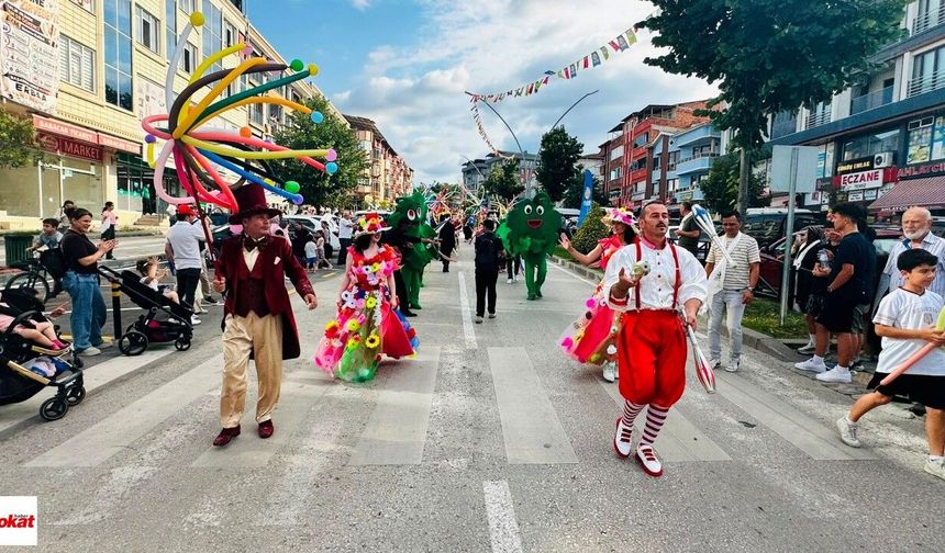 Erbaa Yaprak Festivali Coşkuyla Başladı! Kortej Yürüyüşü Renkli Görüntülere Sahne Oldu