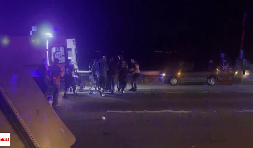 Tokat'ta Gece Yarısı Kaza: İki Otomobil Çarpıştı, 9 Yaralı