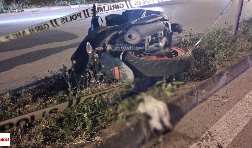 Niksar'da Kediye Çarpmamak İçin Manevra Yapan Motosikletli Kaza Yaptı: 1 Ağır Yaralı