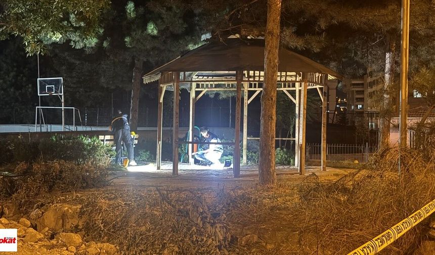 Tokat’ta Okul Bahçesinde Kanlı Kavga: 3 Yerinden Bıçaklanan Genç Ağır Yaralandı