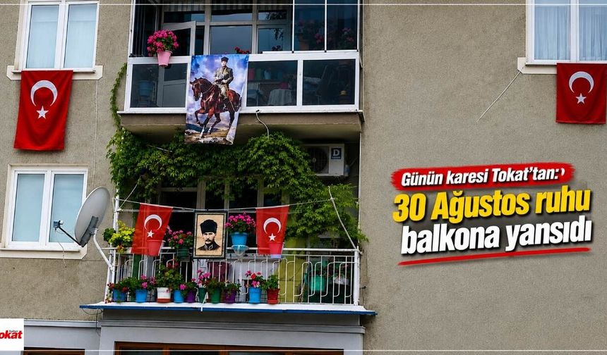 Günün karesi Tokat’tan: 30 Ağustos ruhu balkona yansıdı