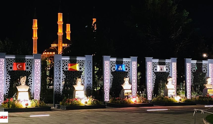 Tokat’ta tartışmaların ardından yenilenen Türk Büyükleri Anıtı hizmete girdi