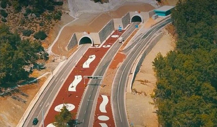 1.292 Metre Uzunlukta 6 İlçeyi Merkeze Taşıyor İki Bölge Ve Bir İli Birleştiriyor Turizm Trafiği Burada Yoğunlaşıyor