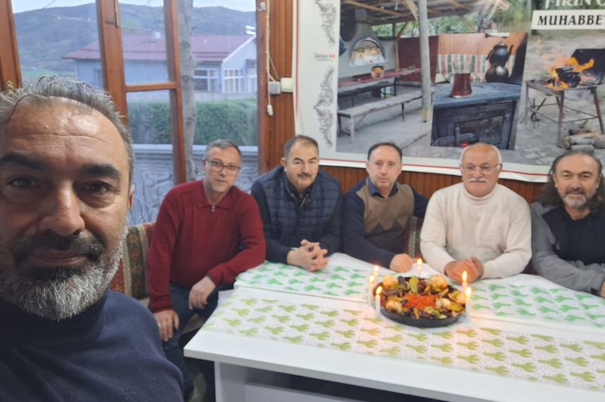 Tokat Usulü Doğum Günü: Tepside Kebabın Üzerine Mum Diktiler!