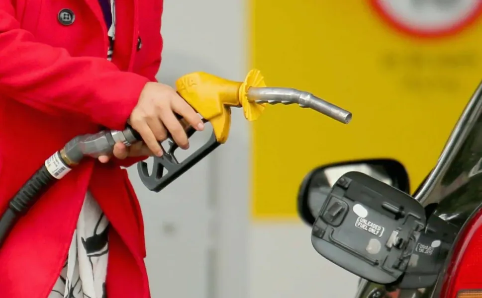 Benzine 12,5 TL zam bekleniyordu: Yeni formül belli oldu