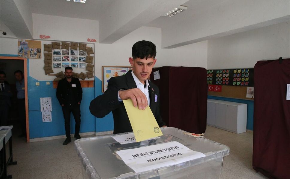 Tokat'ın 4 beldesinde seçmenler sandık başında