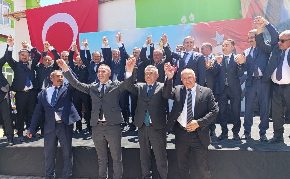 Bakan Çiftçi Çevrecik'te Konuştu: "Bu Topraklara Sevgiden Başka Tohum Ekmeyiz