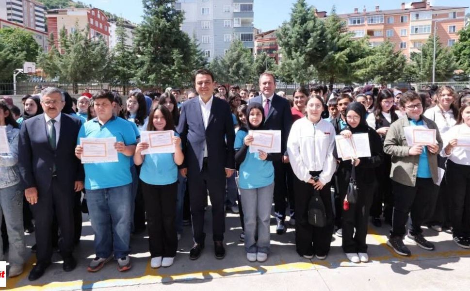 Behzat-ı Veli Ortaokulu'nda Karne Coşkusu, Yaz Tatili Resmen Başladı