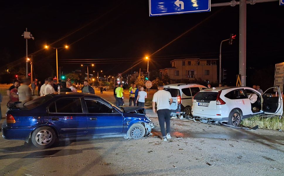 Niksar'da zincirleme kaza yaralılar var