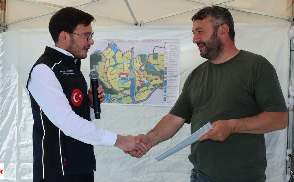 Karayatak'ta Yılların Bekleyişi Sona Erdi: Tapular Sahiplerine Teslim Edildi