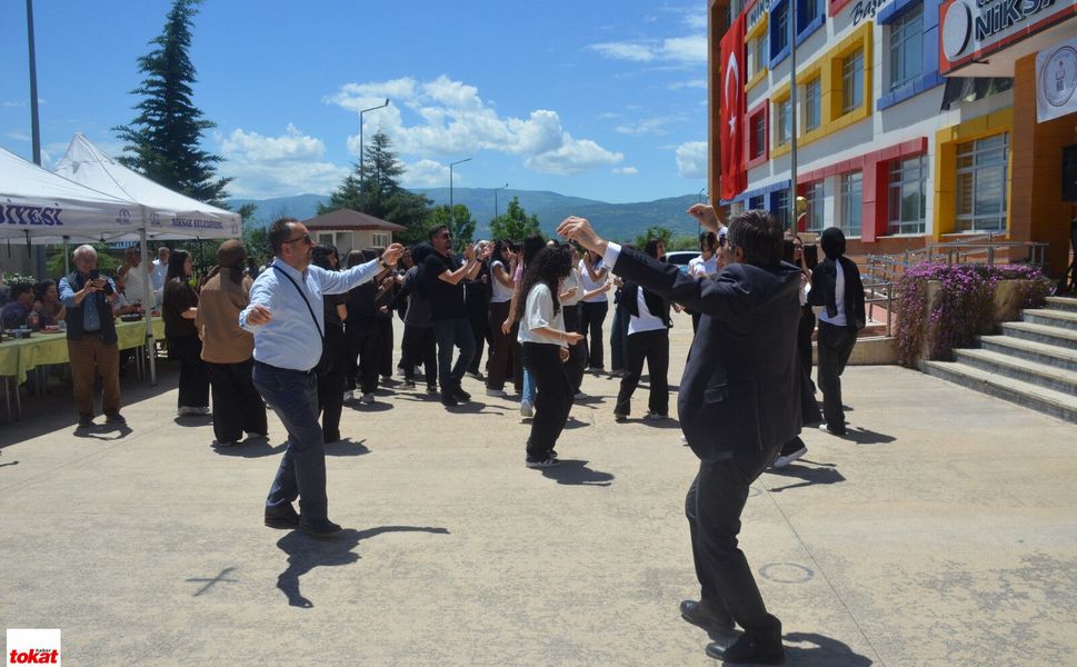 Niksar Anadolu Lisesi'nde Muhteşem Yıl Sonu Programı: Protokol Ve Öğrenciler Bir Araya Geldi