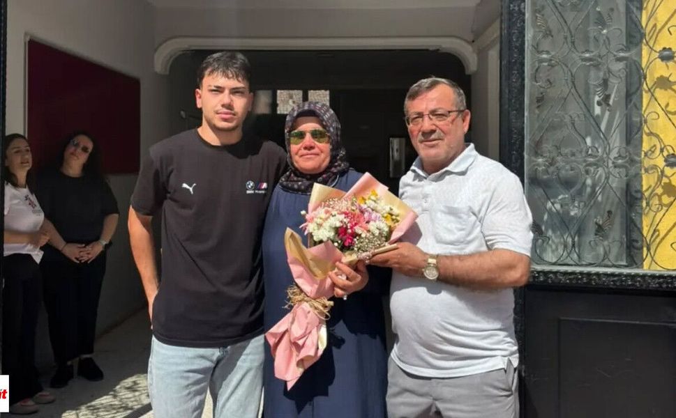 Kaya İsmet Özden Ortaokulu'nda Duygusal Veda: 3 Öğretmen Emekliye Ayrıldı