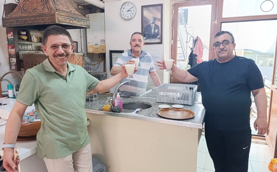 Sıcak Dalgası Tokat’ı Kavuruyor Çare Asırlık Lezzette Aranıyor Saatler İçerisinde Litrelerce Bardak Bardak Tüketiliyor