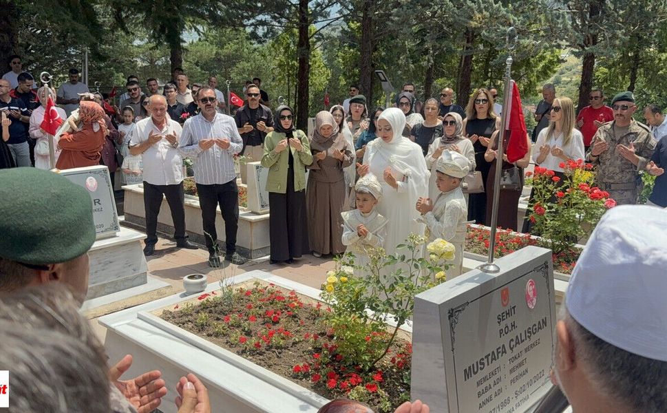 Polis Konvoyu Şehitliğe Gitti, Duygu Dolu Anlar Yaşandı