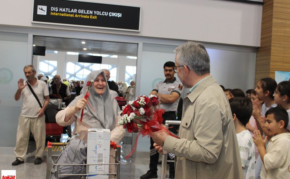 Tokat Havalimanı’nda Hasret Bitti: Hacılar Sevdiklerine Kavuştu