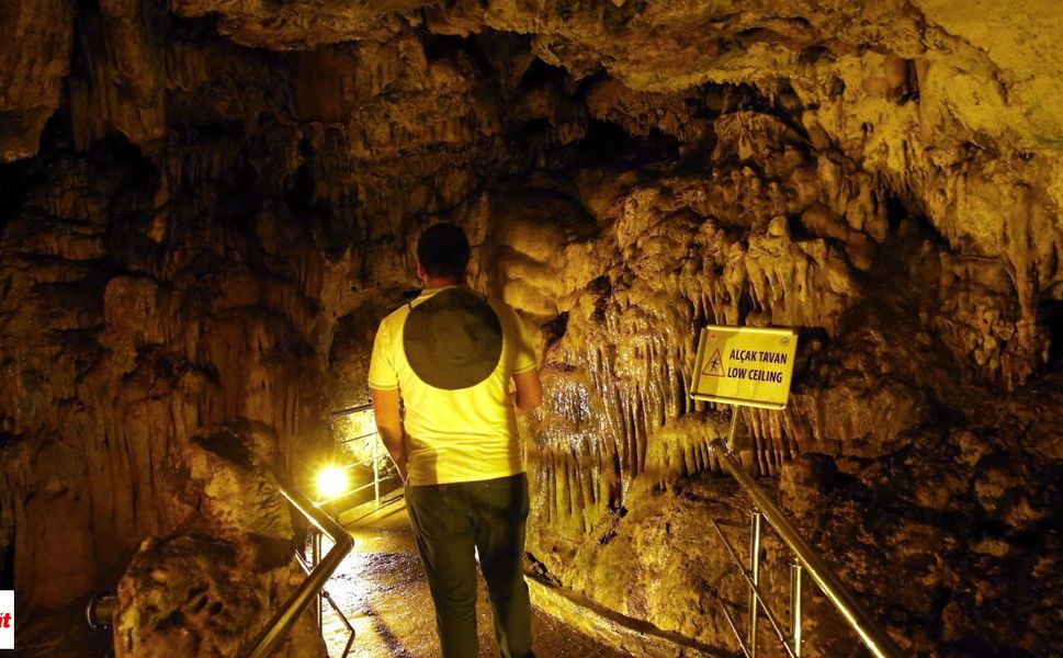 Tokat'ın 18 Derecelik Mağarası Kavurucu Sıcakta Ziyaretçi Akınına Uğruyor