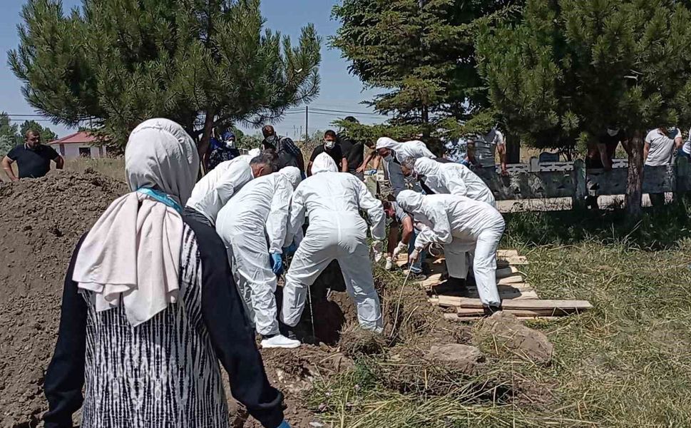 Tokat’ta KKKA Şüphesiyle Hayatını Kaybetti, Özel Tedbirlerle Defnedildi