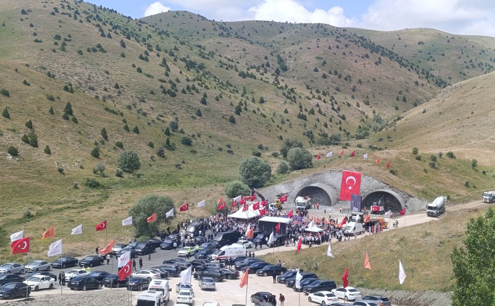 Tokat'tan Van'a Uzanacak  Dağları Delen Çılgın Projede Düğmeye Basıldı Tam 371 Milyon Lira Cepte Kalacak