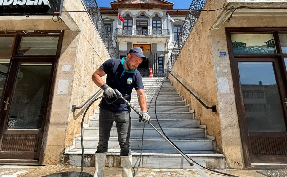 Niksar’daki Tarihi Alanlar Jet Yıkama Aracıyla Yenilendi