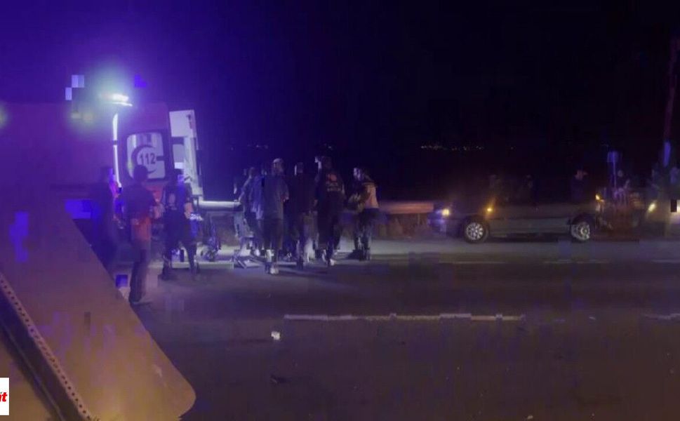 Tokat'ta Gece Yarısı Kaza: İki Otomobil Çarpıştı, 9 Yaralı
