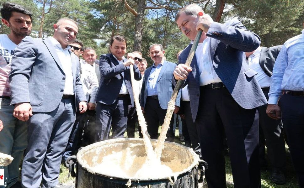 Kurt Gölü Festivali Renkli Görüntülere Sahne Oldu: Kazanlar Kaynadı Halaylar Durmadı