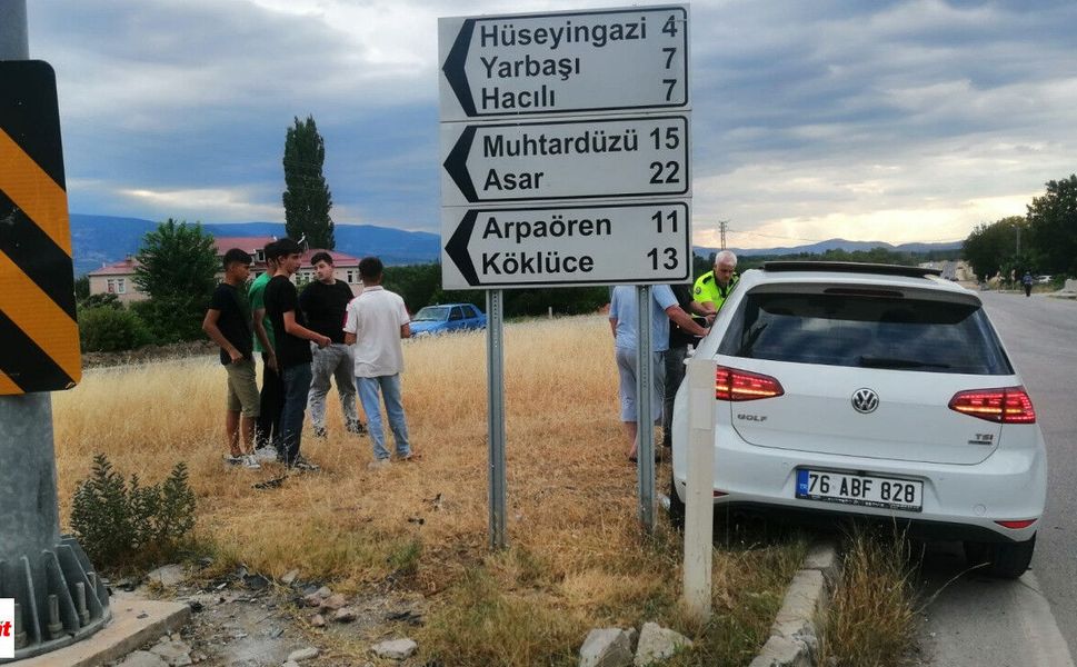 Niksar’da Kırmızı Işık İhlali Kazaya Neden Oldu: 3 Yaralı