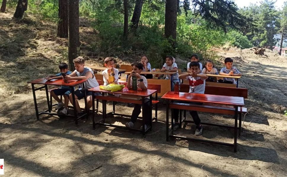 Niksar'da Çocuklar Tabiatta Kur'an Öğrenip Eğleniyor