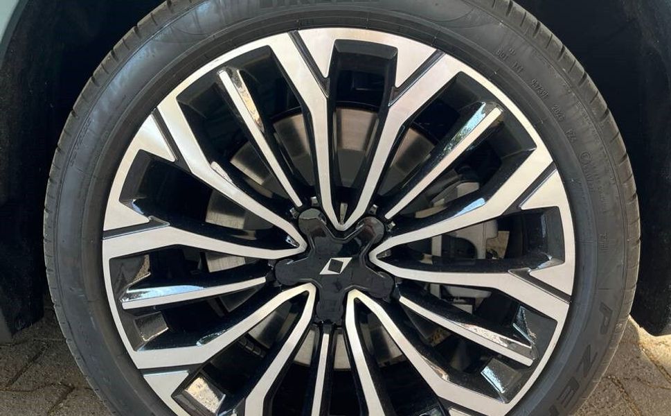 Sıfır kilometre Togg T10F Gizli Güncelleme Geldi Lastiklere Pirelli P Zero Geldi